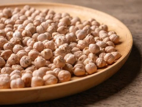Raw Chickpeas on a rustic wooden table. Dry chickpea background close up. C.. Stock-Fotos