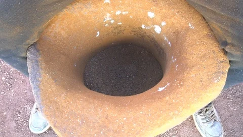 Raw Cocoa Beans Pounding In Mortar For Beverage Preparing Vidéo 105810788