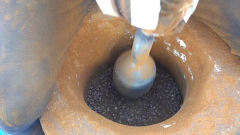 Raw Cocoa Beans Pounding In Mortar For Beverage Preparing Vidéo 105875190