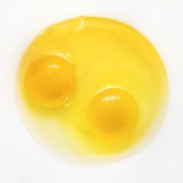  Raw eggs Raw eggs on white plate. Two broken eggs. Yolk and white. Copyri... Stock-Fotos