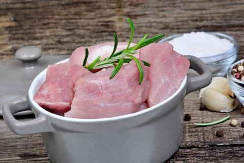 Raw fresh meat chunks in a pot with spices Stock-Fotos