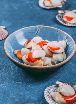 Raw fresh seafood shellfish scallops on blue background Foto stock