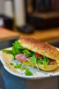 Raw ham sandwich Stockfoto's