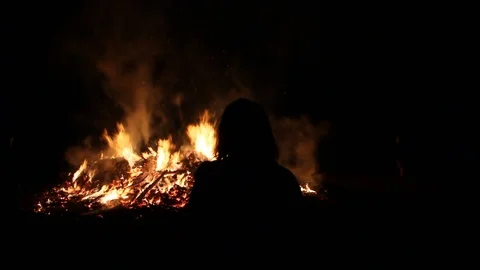 Raw, handheld, quick zoom footage of person watching fire Stock Footage 122726399