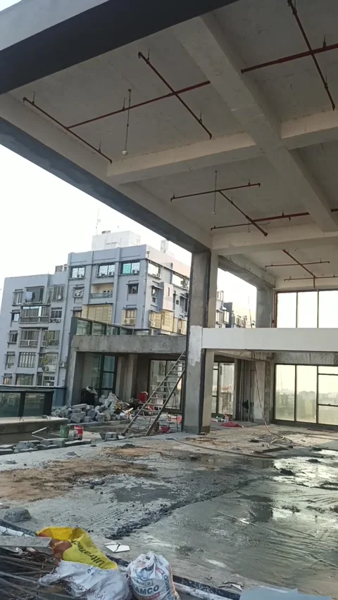 Raw Heights: A Glimpse Inside India's Rising Skyline Vídeos de archivo 335802968