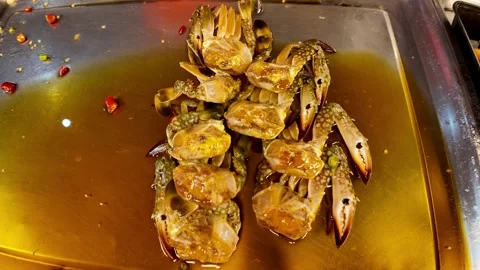 Raw Marinated Crabs in Sauce Close Up Seafood Preparation Asian Street Food 4K Vídeo Stock 332340768