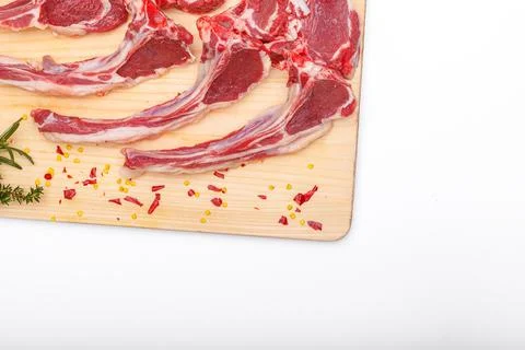Raw meat brisket, beef bone, wooden cutting board, white isolated background Foto stock