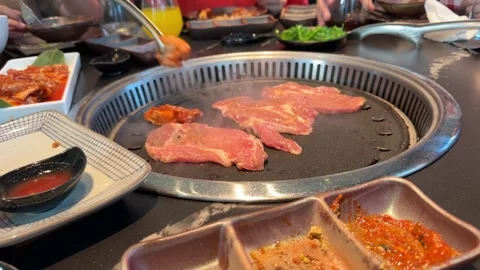 Raw meat slices and chicken, beef and squid pieces cooking tabletop built i.. Stockbeeldmateriaal 335392322