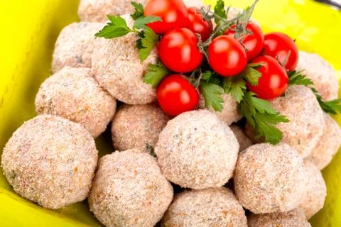 Raw Meatballs Фото