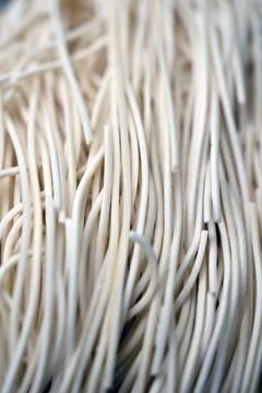 Raw Noodles Texture with Defocus Background Top View Macro Photography Vert.. Foto stock