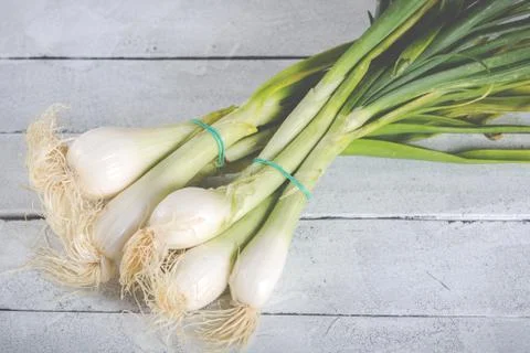 Raw onions on a table Foto stock