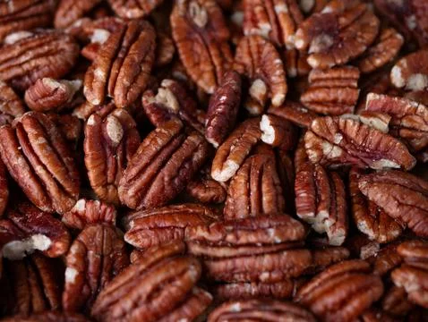 Raw organic pecan nuts pattern background. Foto stock