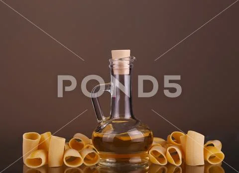 Raw pasta olive oil. italian cuisine in rustic kitchen Stock-Fotos