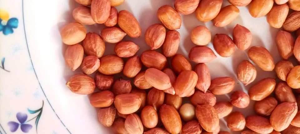 Raw peanuts Stock Photos