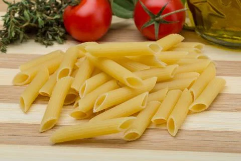 Raw penne Stock-Fotos