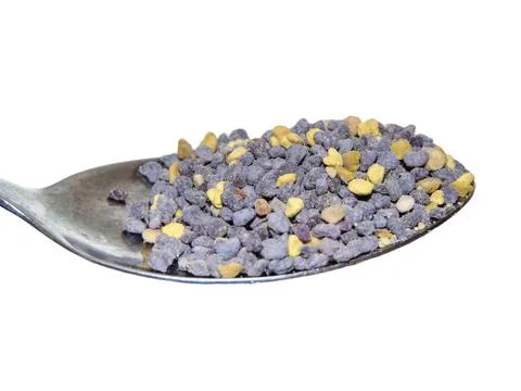 Raw phacelia pollen on a spoon Stockfoto's