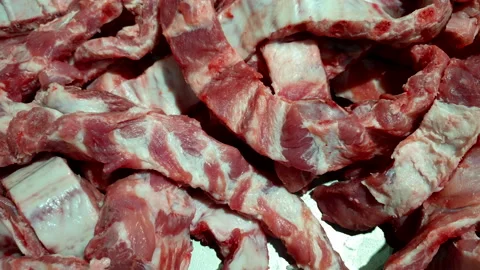Raw pork bone spare ribs bone and meat row selling in super market 库存影片 170777090