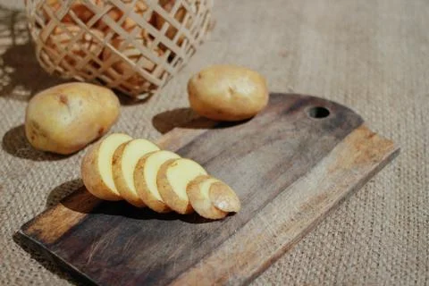 Raw of Potato with bright background Stockfoto's
