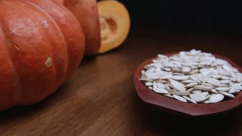 Raw pumpkin seeds Stockbeeldmateriaal 131447083