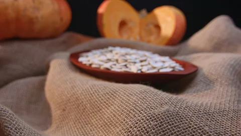 Raw pumpkin seeds Stockbeeldmateriaal 131447773