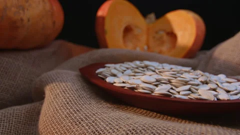 Raw pumpkin seeds Stockbeeldmateriaal 131452310
