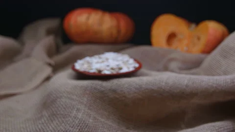 Raw pumpkin seeds Stockbeeldmateriaal 131465442