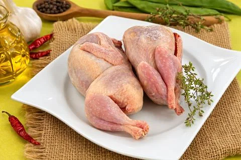 Raw quail ready to cook Foto stock