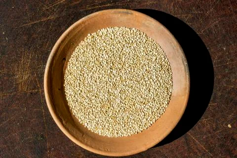 Raw quinoa grains Stock-Fotos