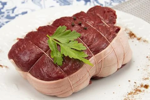 Raw roast beef on a plate Foto stock