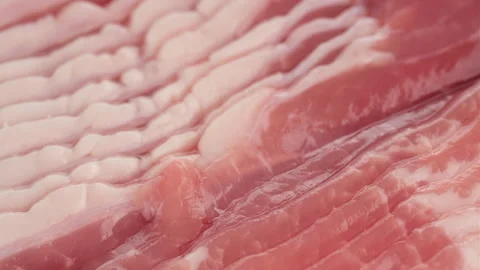Raw sliced bacon macro, slider shot Vídeos de archivo 246534618