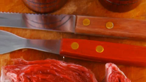 Raw steak ready to prepare Vídeos de archivo 24951136