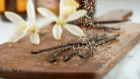 Raw sugar falling onto vanilla beans in slow motion.  Shot on Phantom Flex 4K Vidéo 130359333
