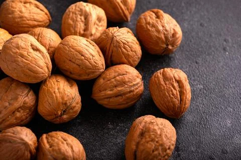 Raw walnut in shell on old rustic background Foto stock