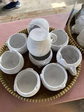 Raw White Ceramic Pottery Set Handcrafted Hobby Close Up 库存照片
