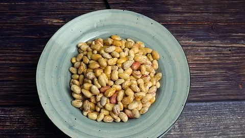 Raw white kidney beans in grey bowl rotating 스톡 동영상 107818165