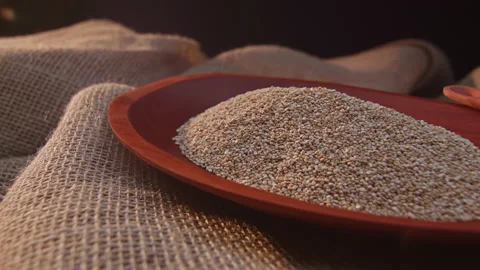 Raw white quinoa in a container Stockbeeldmateriaal 131454291