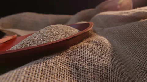 Raw white quinoa in a container Stockbeeldmateriaal 131465576