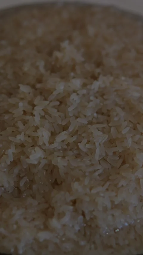 Raw white rice soaking in water inside a glass bowl. Stock Footage 343891835