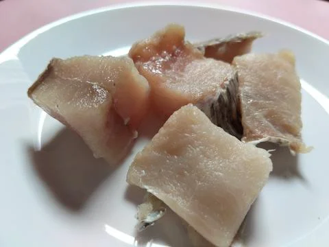 Raw White Snapper Fish Cuts Served on a Clean White Foto stock