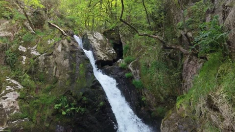 Raxoi Falls Flowing Steep Rock Mountains Видео 335458695