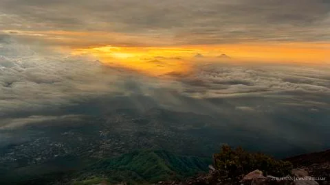 Ray of Light Sunlight Sunbeam through cloud formation Heaven Heavenly Nirvana Mo Stock Photos