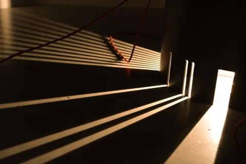 Rays of light are refracted on a black background. Background with a place .. Foto stock