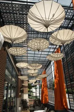 Rays of light creating a pattern passing through the metal frame. Foto stock