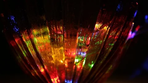 Rays of light of different colors sparkle on the edges of a crystal vase Stock-Footage 107469710