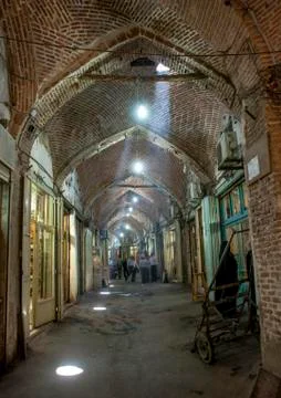 Rays Of Light Inside The Old Bazaar, Tabriz, Iran Foto stock