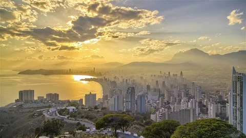 Rays of Light over Modern Beach Skyline 库存影片 98498733