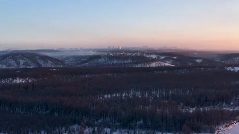 The rays of the setting sun illuminate the city, time lapse 스톡 동영상 222721922