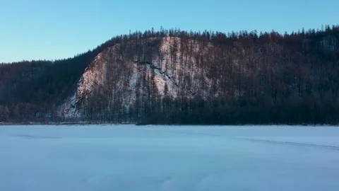 The rays of the setting sun illuminate the mountain, time-lapse 스톡 동영상 222721876
