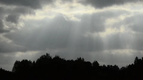 The rays of the sun break through the clouds 스톡 동영상 141090530