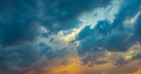 The rays of the sun make their way through the sunset clouds Stock Footage 154742254